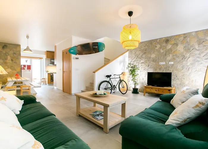 Alex Surf אכסניה